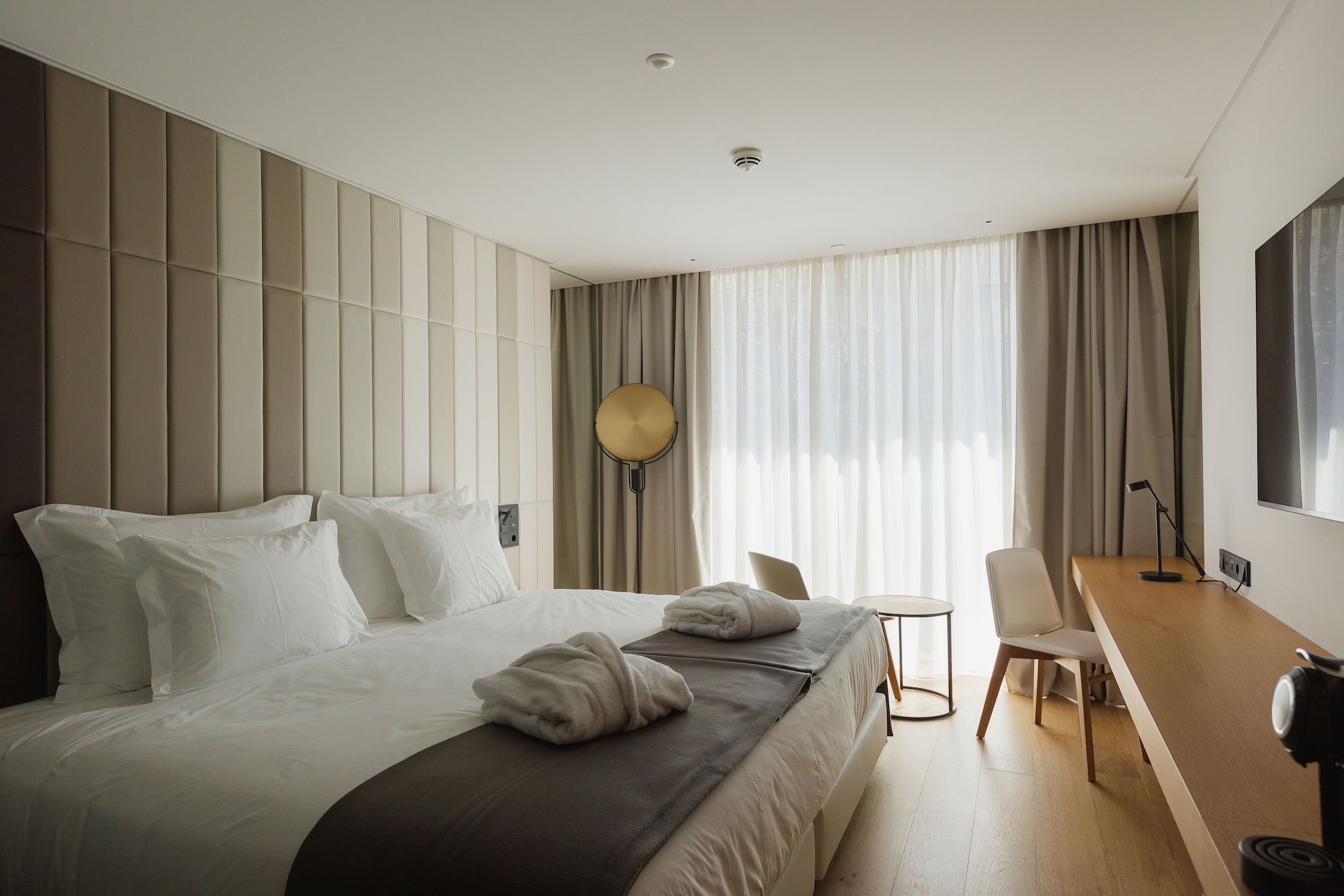 Executive, King Bed