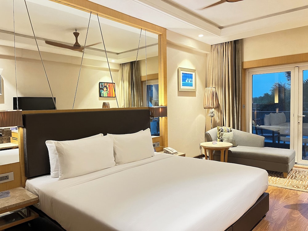 غرفة بزنس تنفيذية بسرير كينج، Radisson Resort & Spa Kandla 4/10