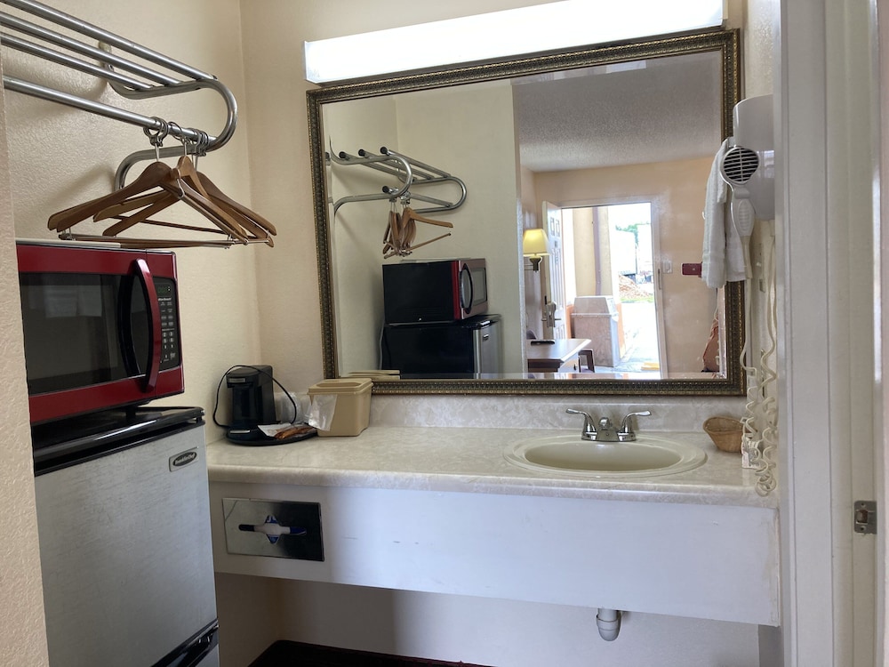Travel Inn Hazen 7/63