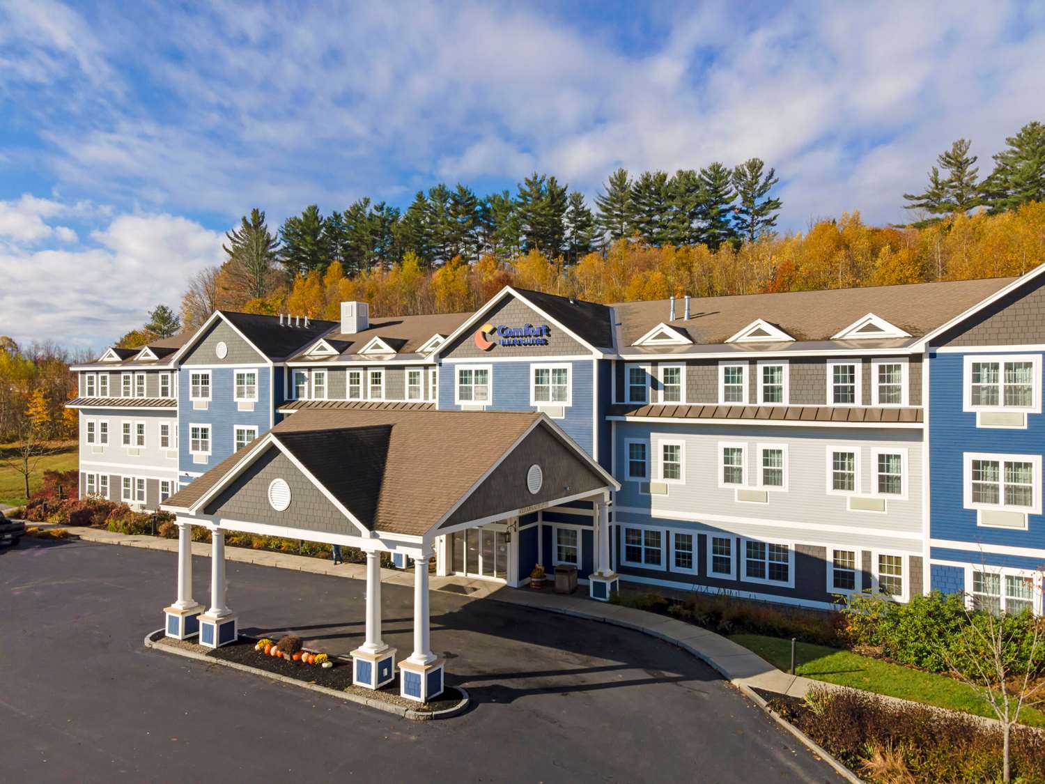 Comfort Inn & Suites Wilton, ME 3/27