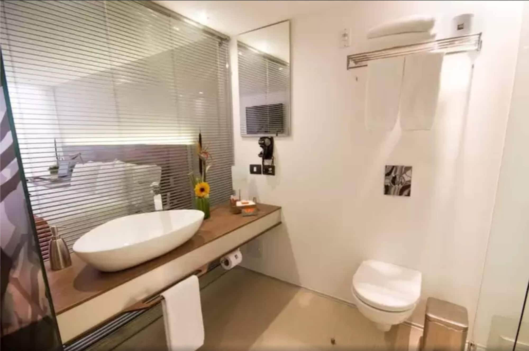 غرفة تنفيذية بسرير كوين، SHG Bogota 100 Design Hotel 8/9