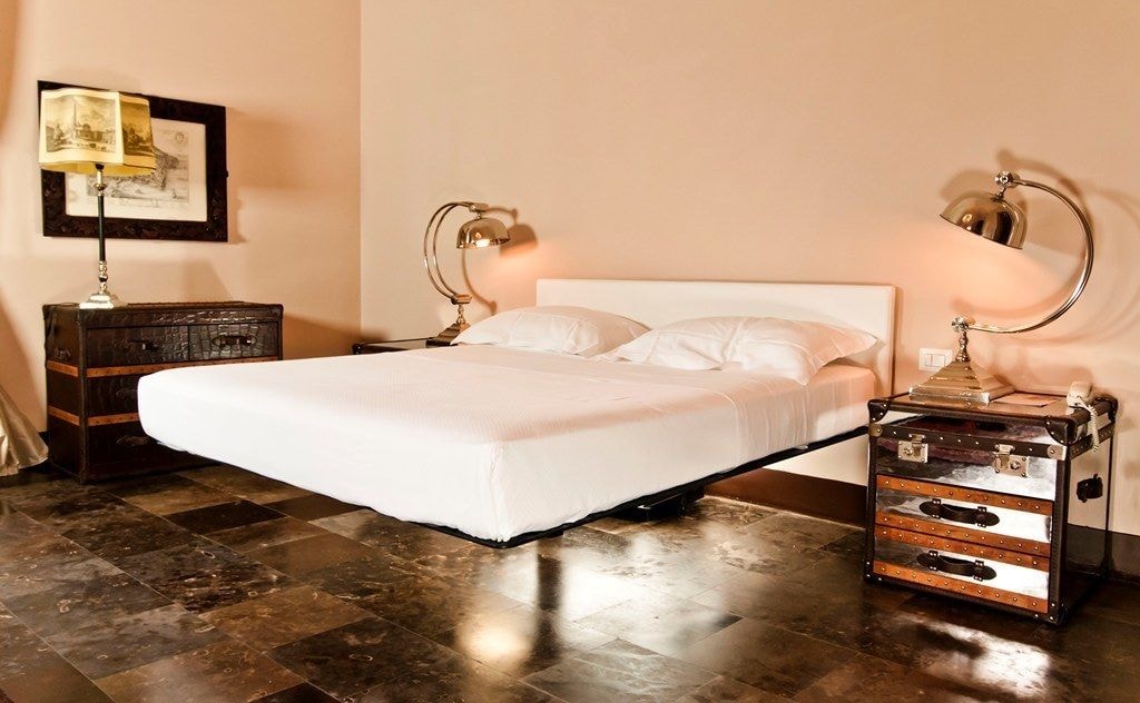 JUNIOR SUITE, KING BED, CITY VIEW, BALCONY