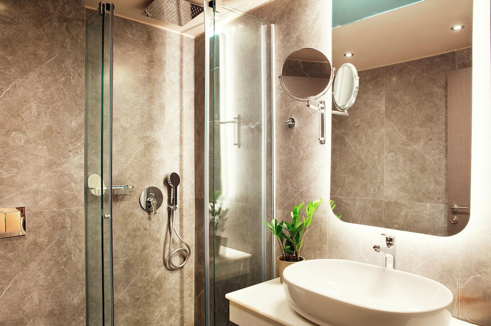Zeus Essence Athens Central, Trademark Collection by Wyndham 63/63
