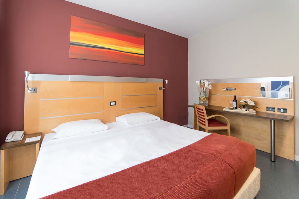 Sotel Nomentana Roma 6/24