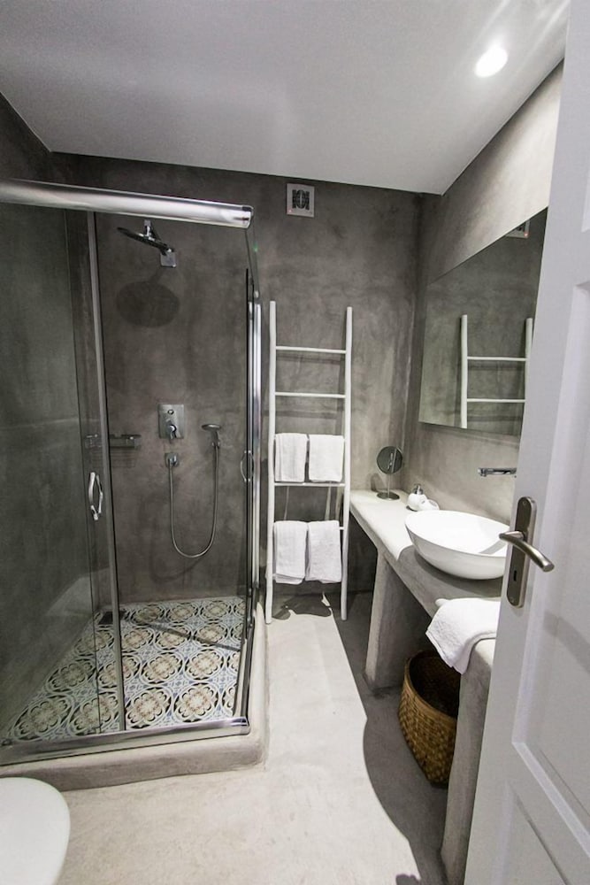 Bellou Suites 48/50