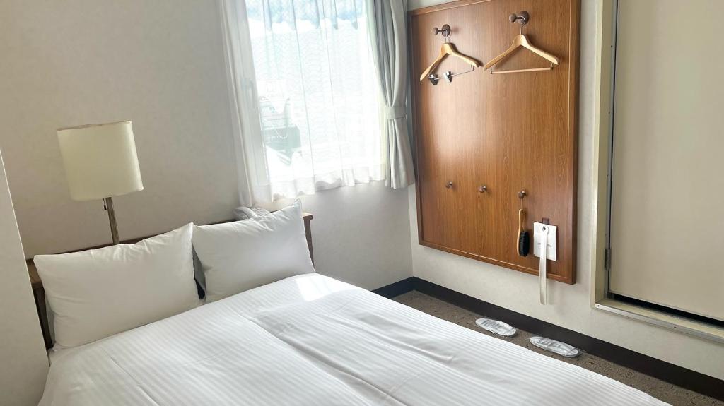 Semi Room, Double Bed