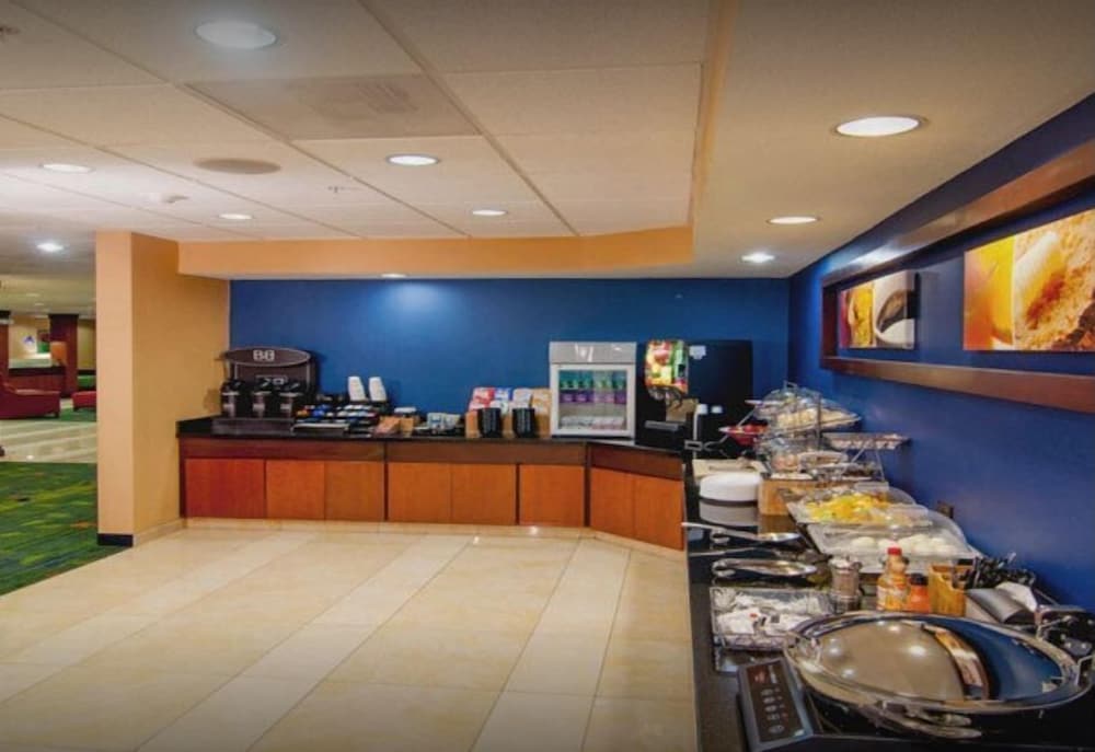 Fairfield Inn & Suites Visalia Tulare 20/25
