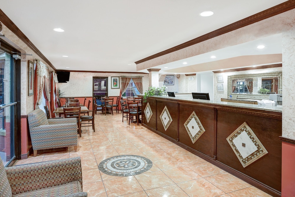 Howard Johnson by Wyndham Ft. Myers FL 6/22