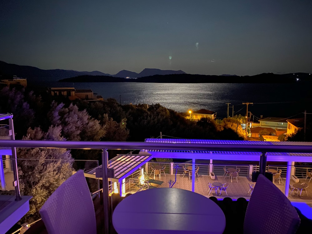 Oasis Hotel 44/50