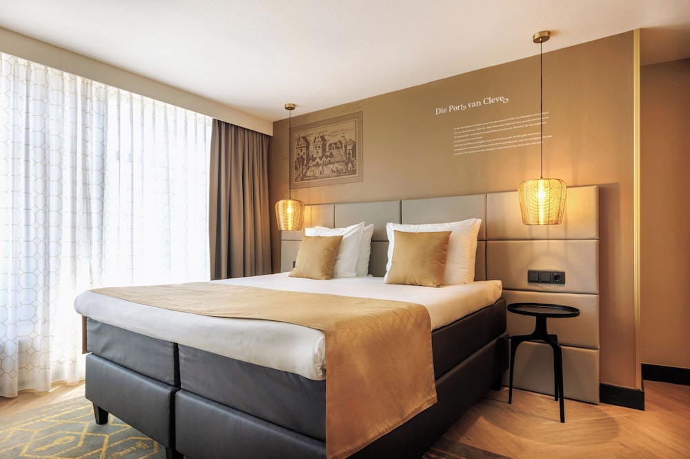 JUNIOR SUITE, QUEEN BED