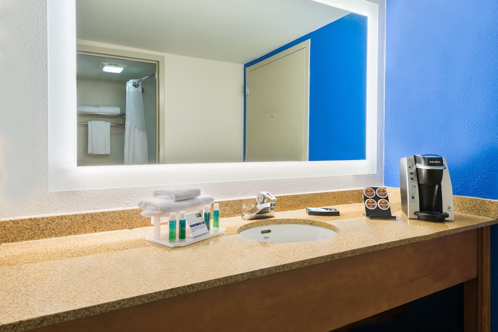 Holiday Inn Express Miami Airport Doral Area 24/71