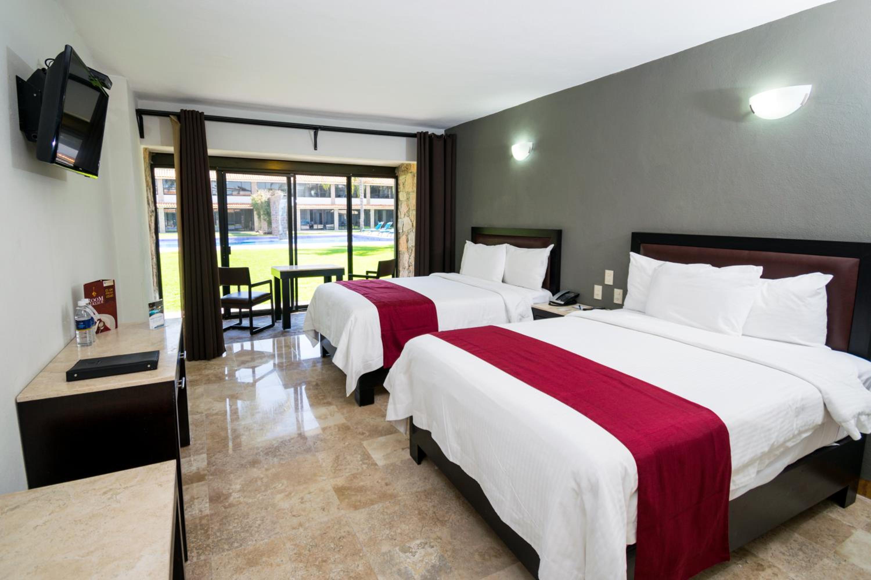 Room, Twin Beds, Pool View