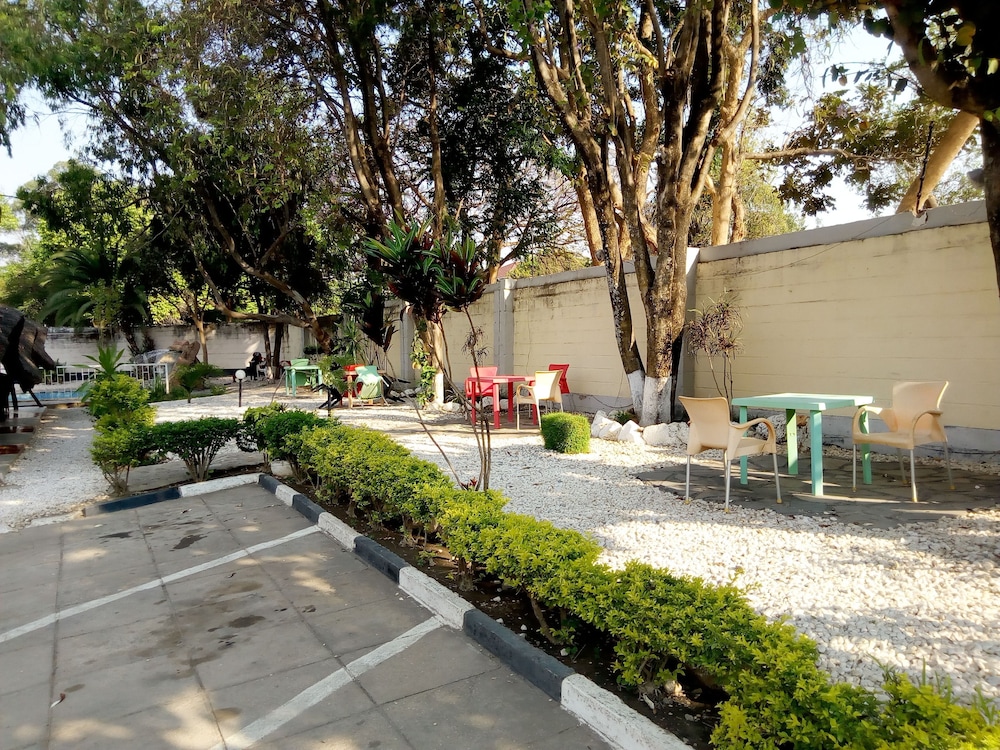 Royal Olympia Lodges And Safaris 15/17