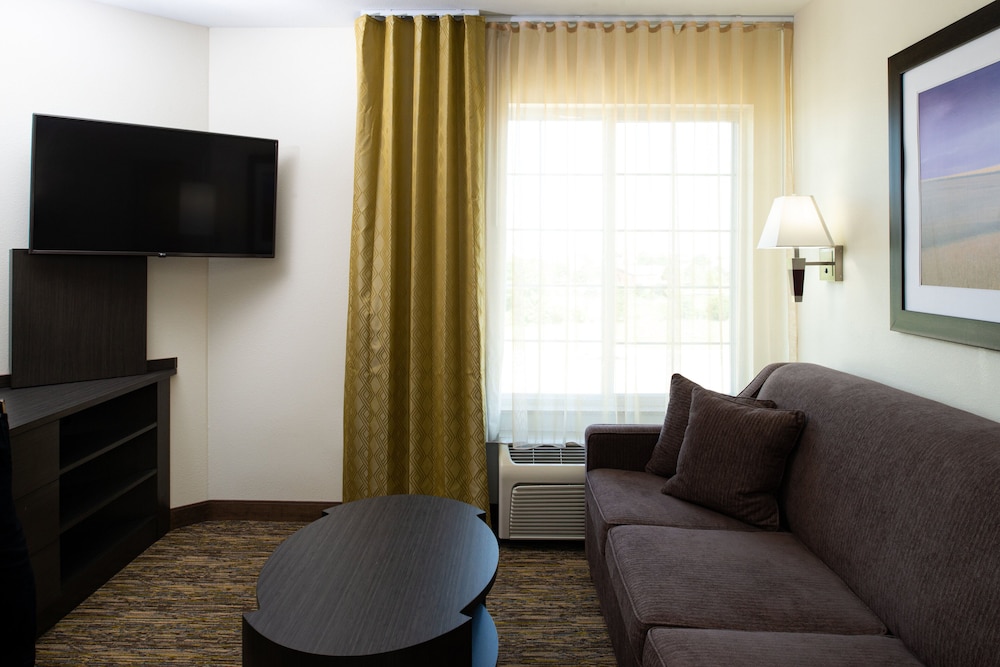 CANDLEWOOD SUITES OLATHE 38/56