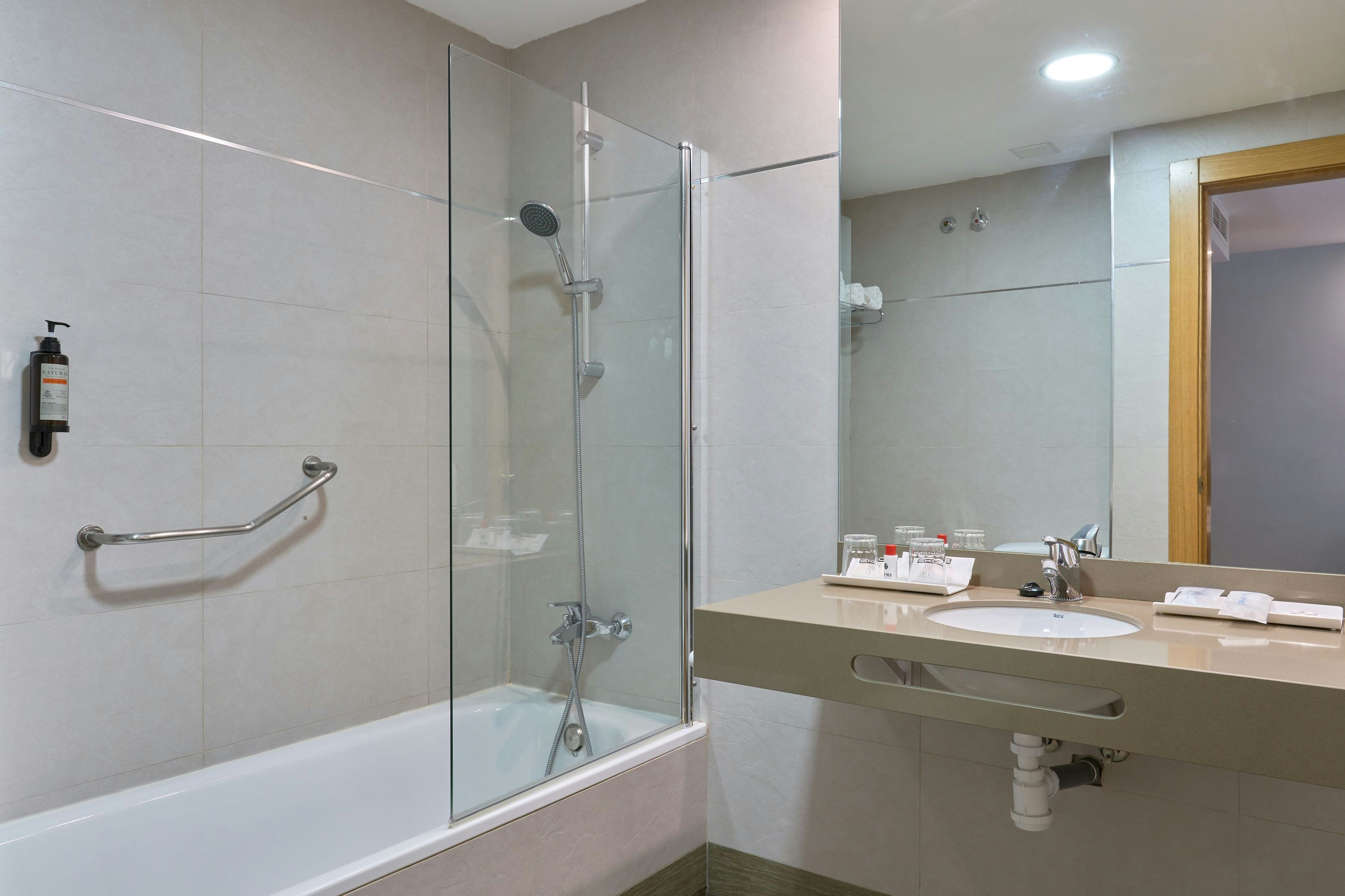 Navas Hotel 77/82