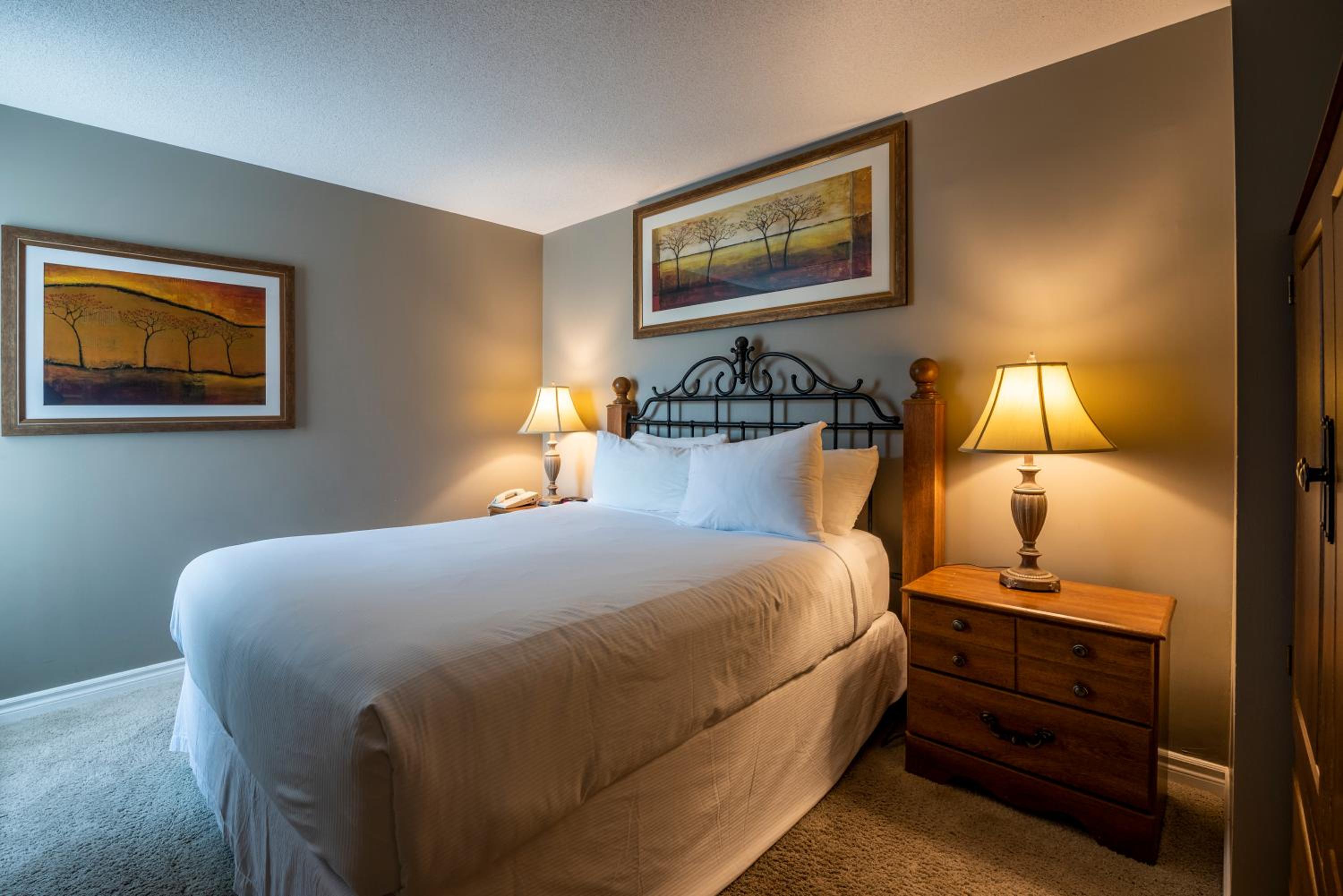 1 Bedroom, Suite, King Bed, Sofa