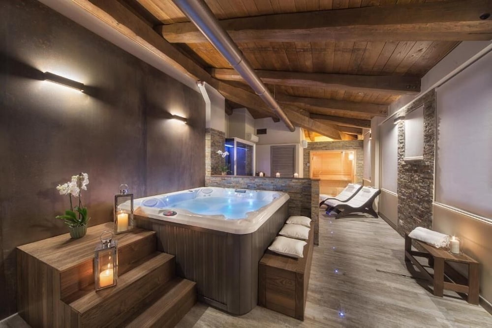 swimming pool spa