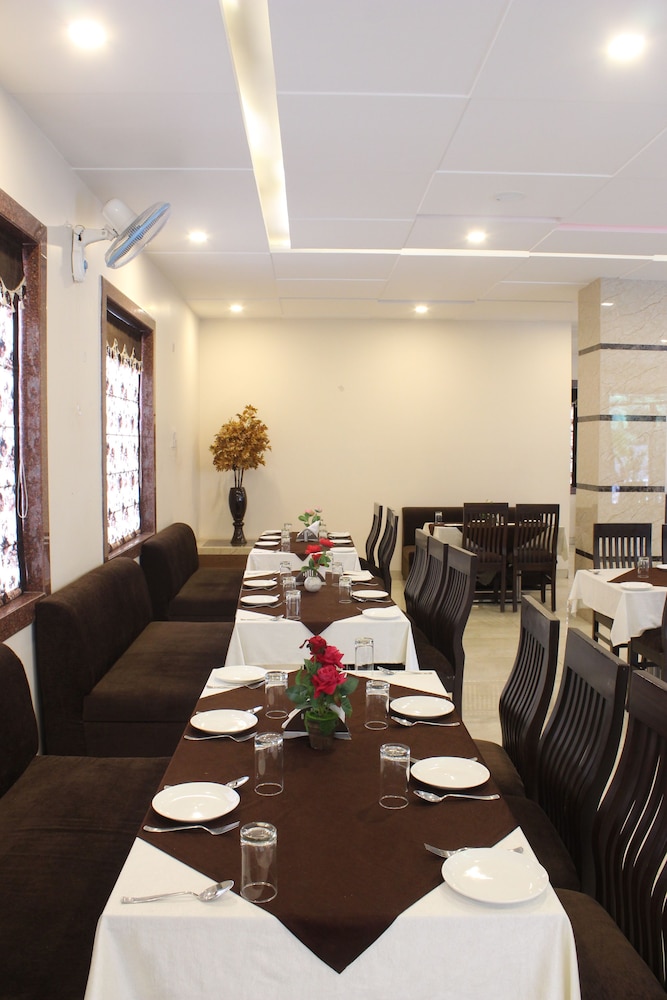 Regal Hotel And Restaurant 28/39