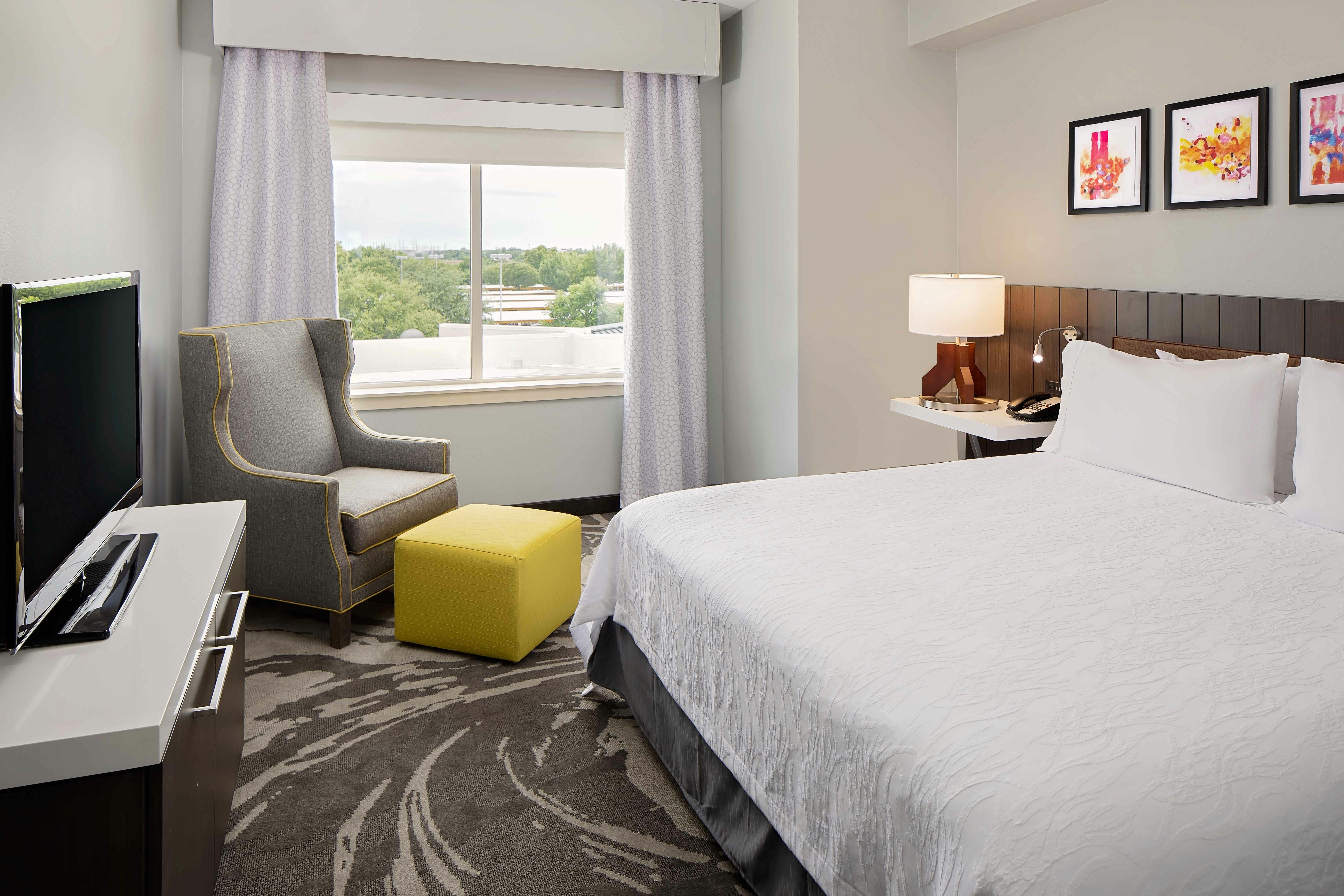 1 BEDROOM, SUITE, KING BED