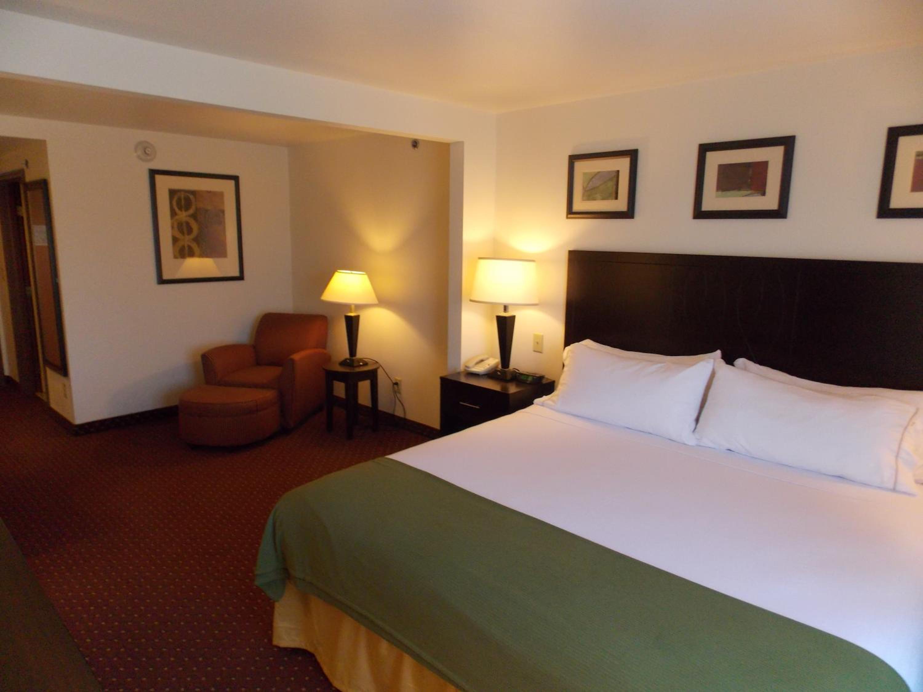 Xtra Space, Standard, King Bed