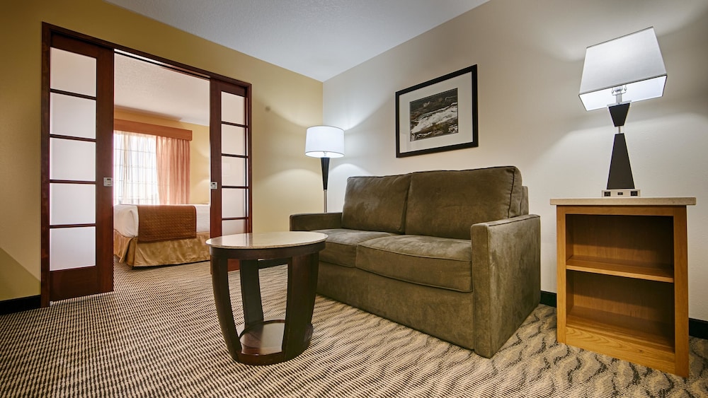 Best Western Plus Park Place Inn & Suites 42/76