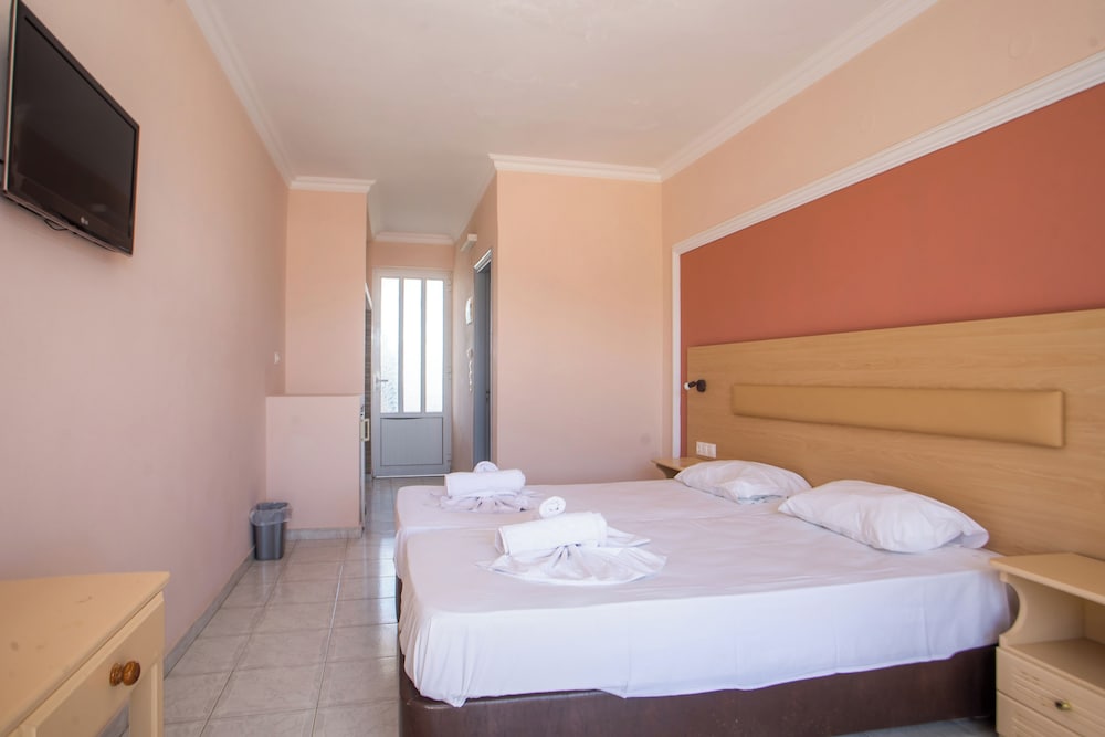 غرفة قياسية بثلاثة أسرّة، Diagoras Hotel 6/7
