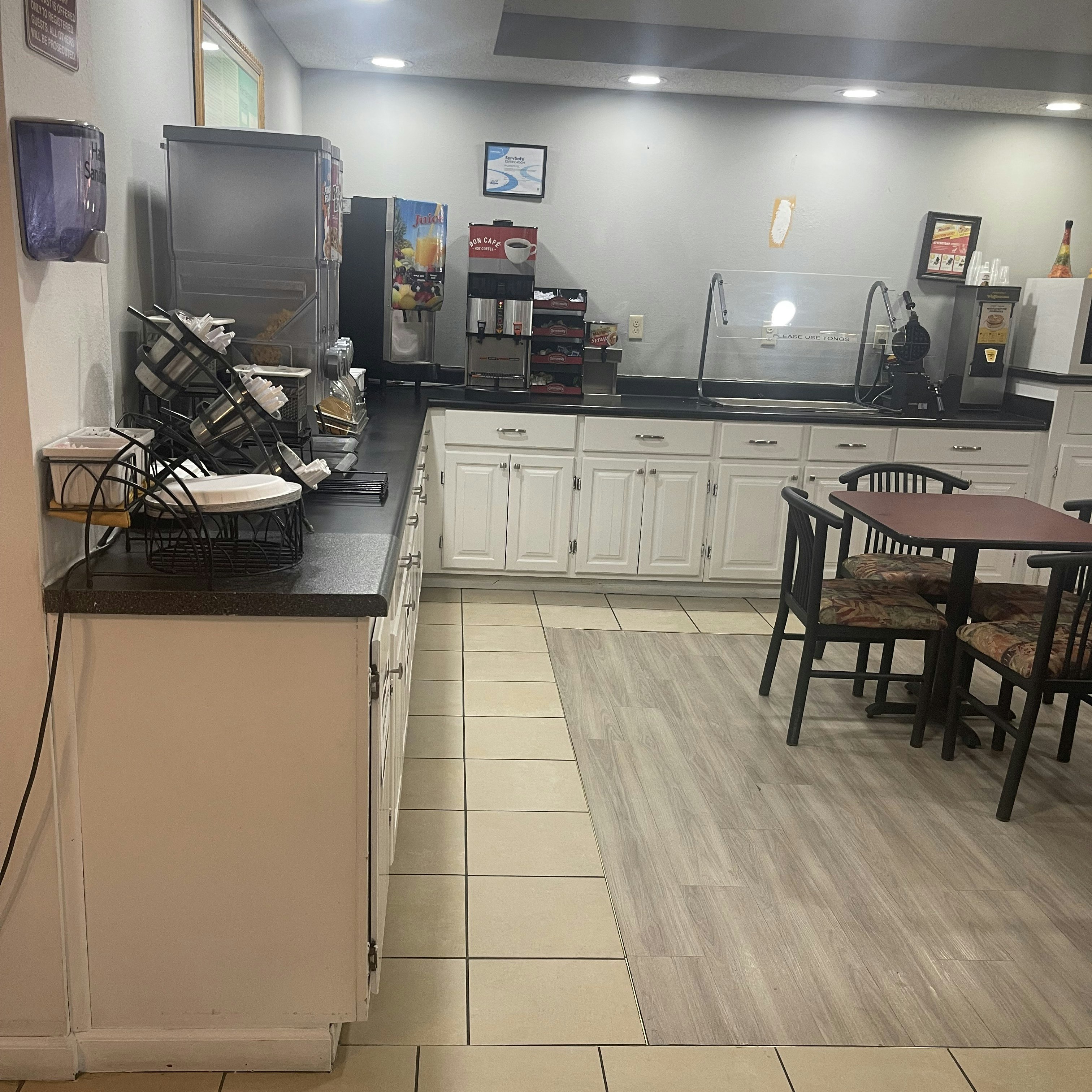 Red Roof Inn & Suites Hinesville 30/37