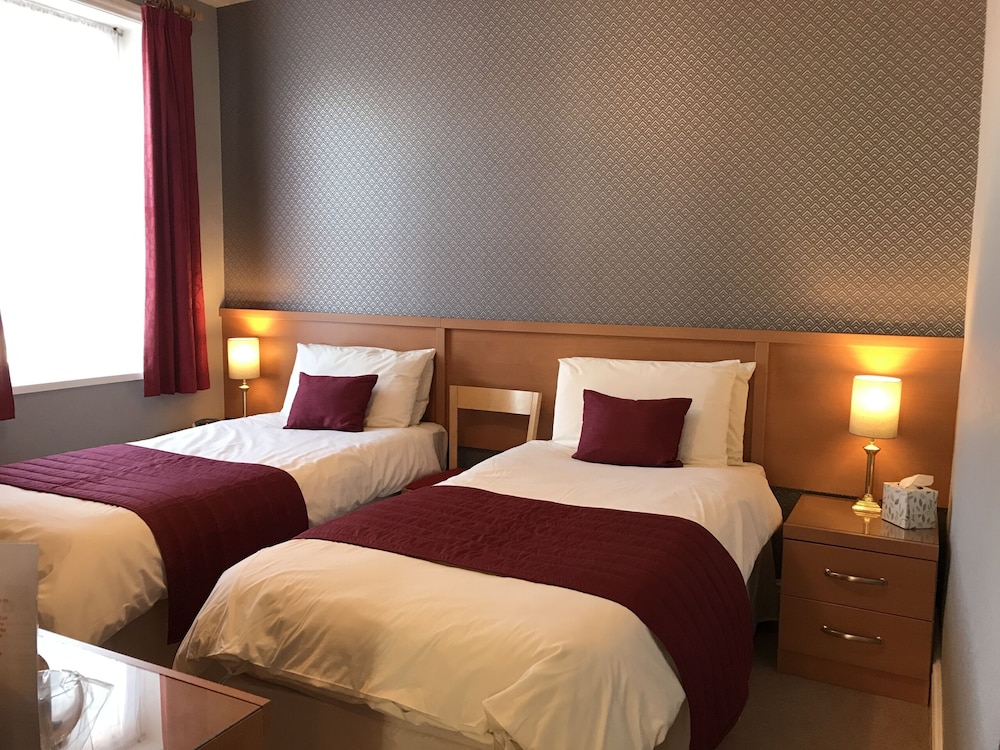 Bowden Lodge Hotel 8/50