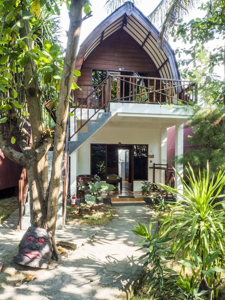 Gili Turtle Beach Resort 2/34