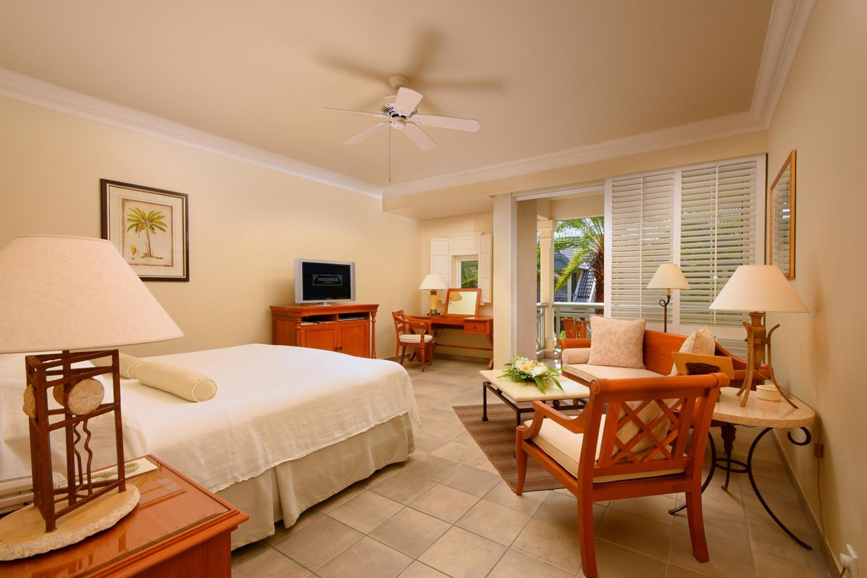 Colonial, Double or Twin Bed, Garden View
