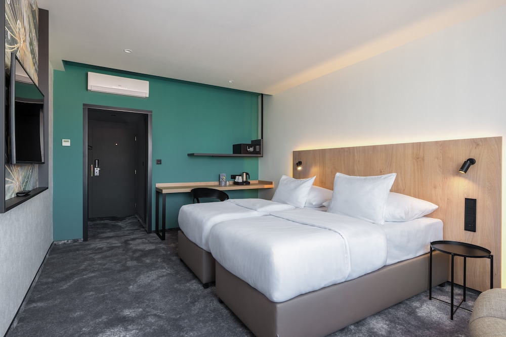 CLASSIC, TWIN BEDS
