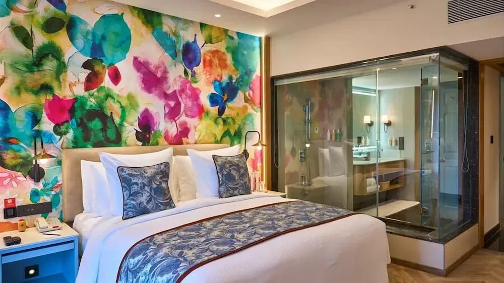 SUITE, GOLF COURSE VIEW