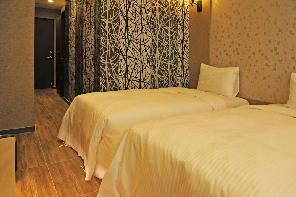 Maple Hotel 31/65