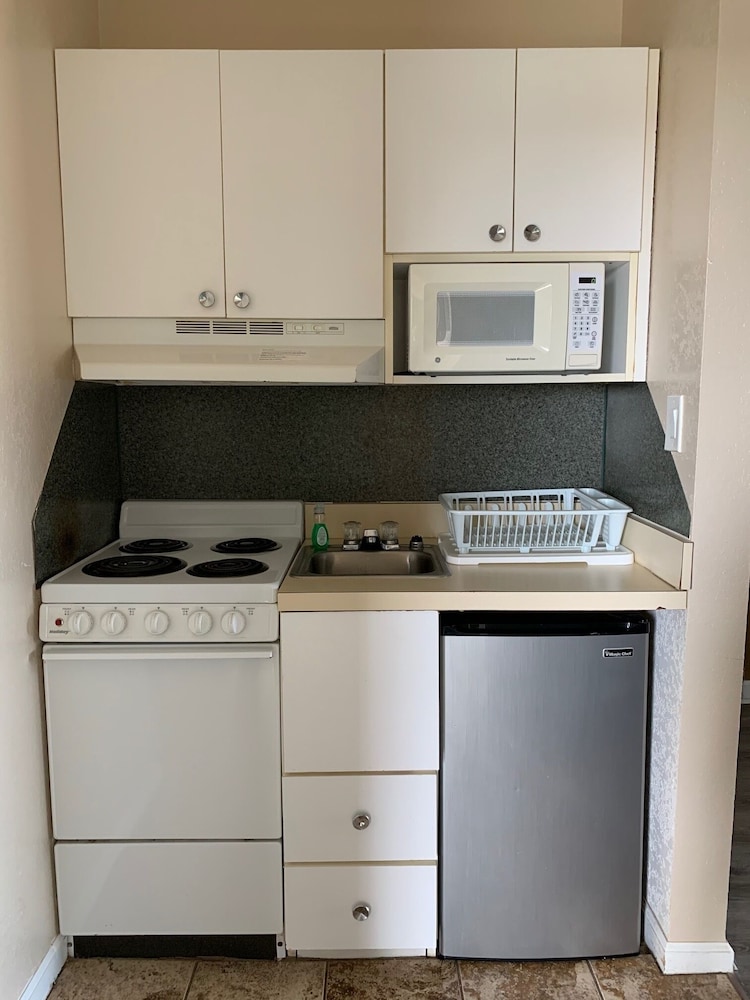 Rodeway Inn And Suites 59/71