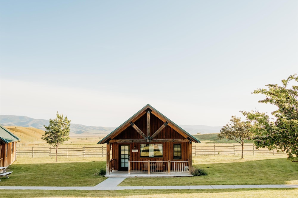 Chico Hot Springs Resort 5/50