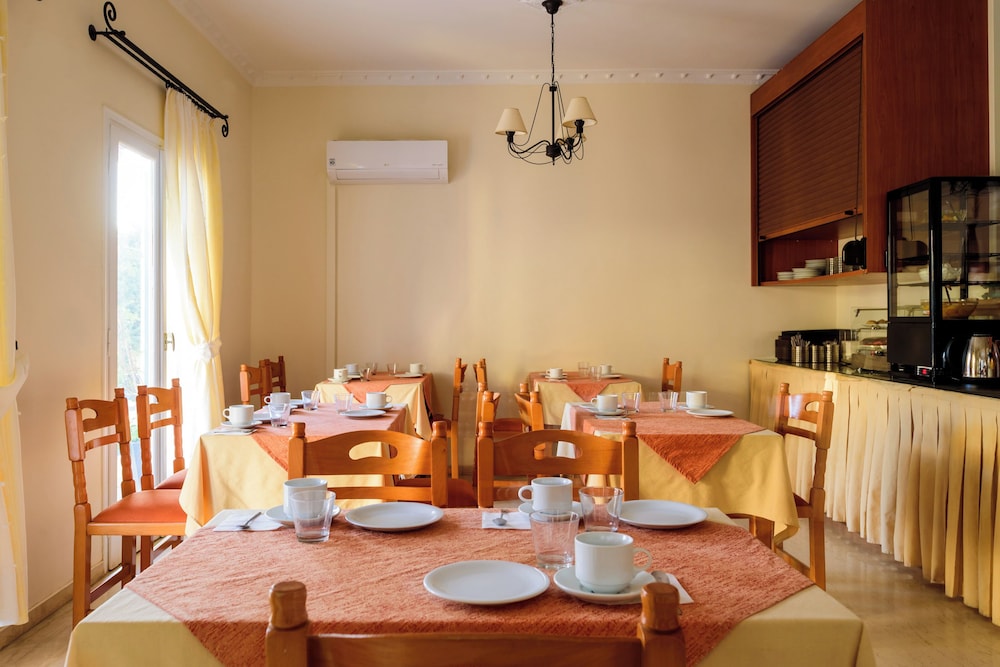 Karidis Hotel 34/48
