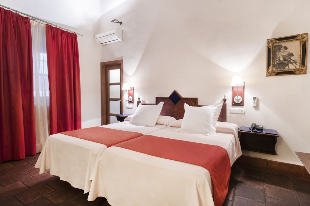 Basic, Double or Twin Bed