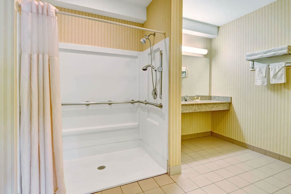 Econo Lodge Bethel CT 7/16