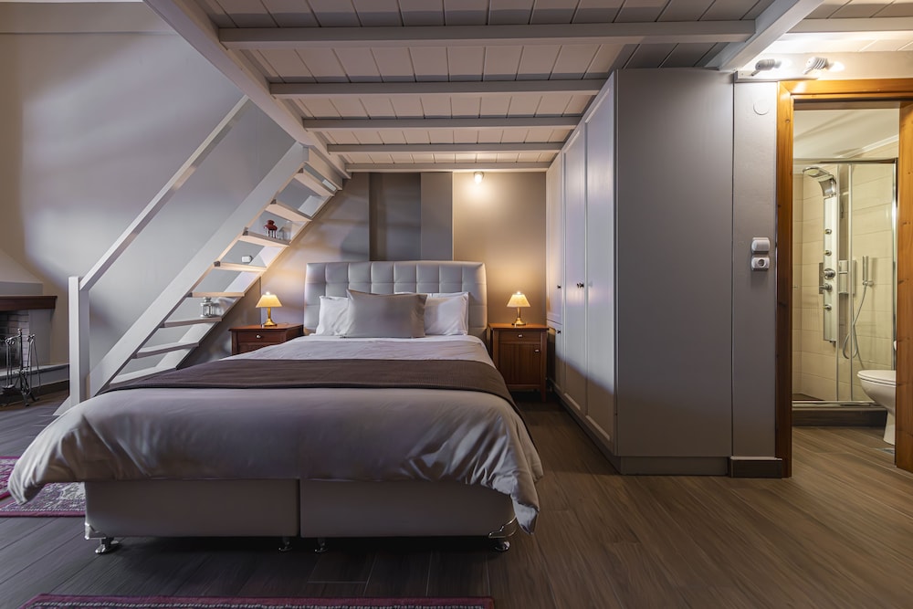 Ef Zin Studios and Suites 14/43
