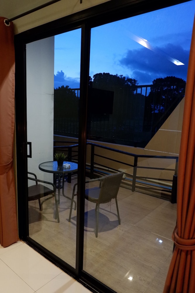 Ray Hotel 43/58