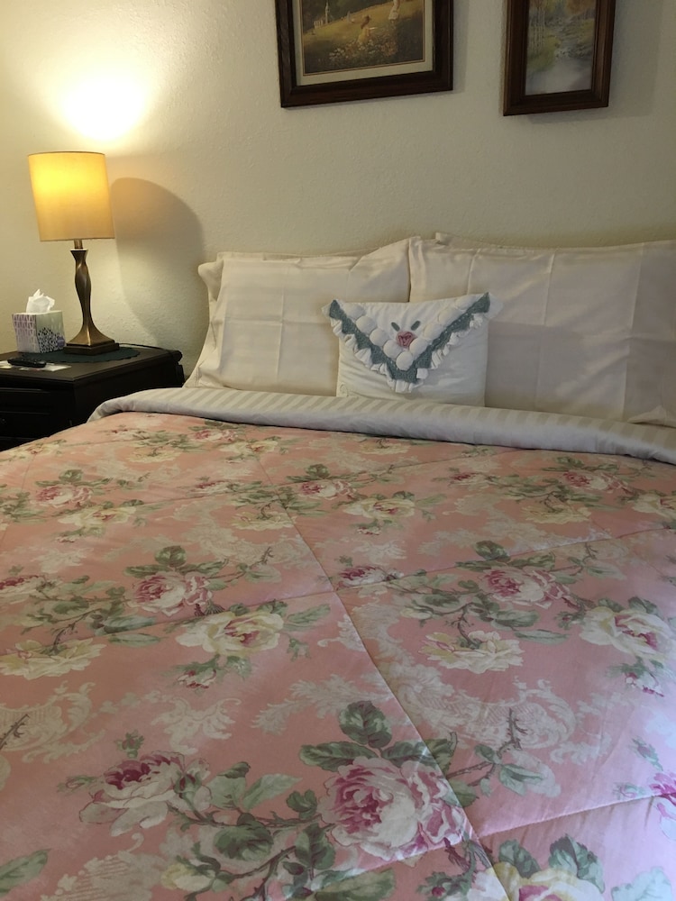 The Courtland Hotel and Day Spa 58/76