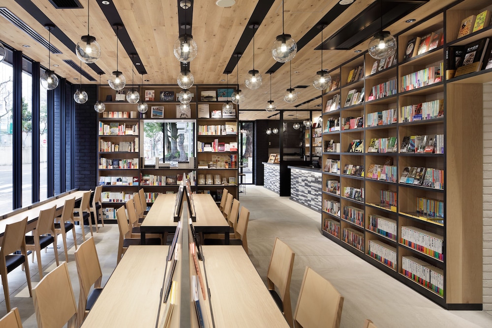 Lamplight Books Hotel Nagoya 34/37