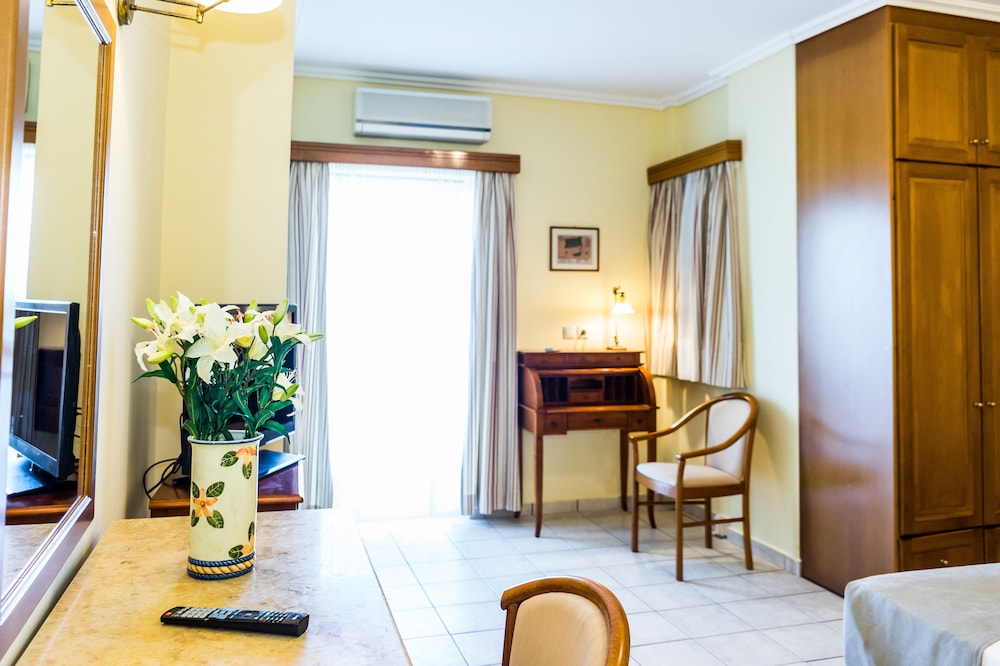 Andreolas Luxury Suites 27/72
