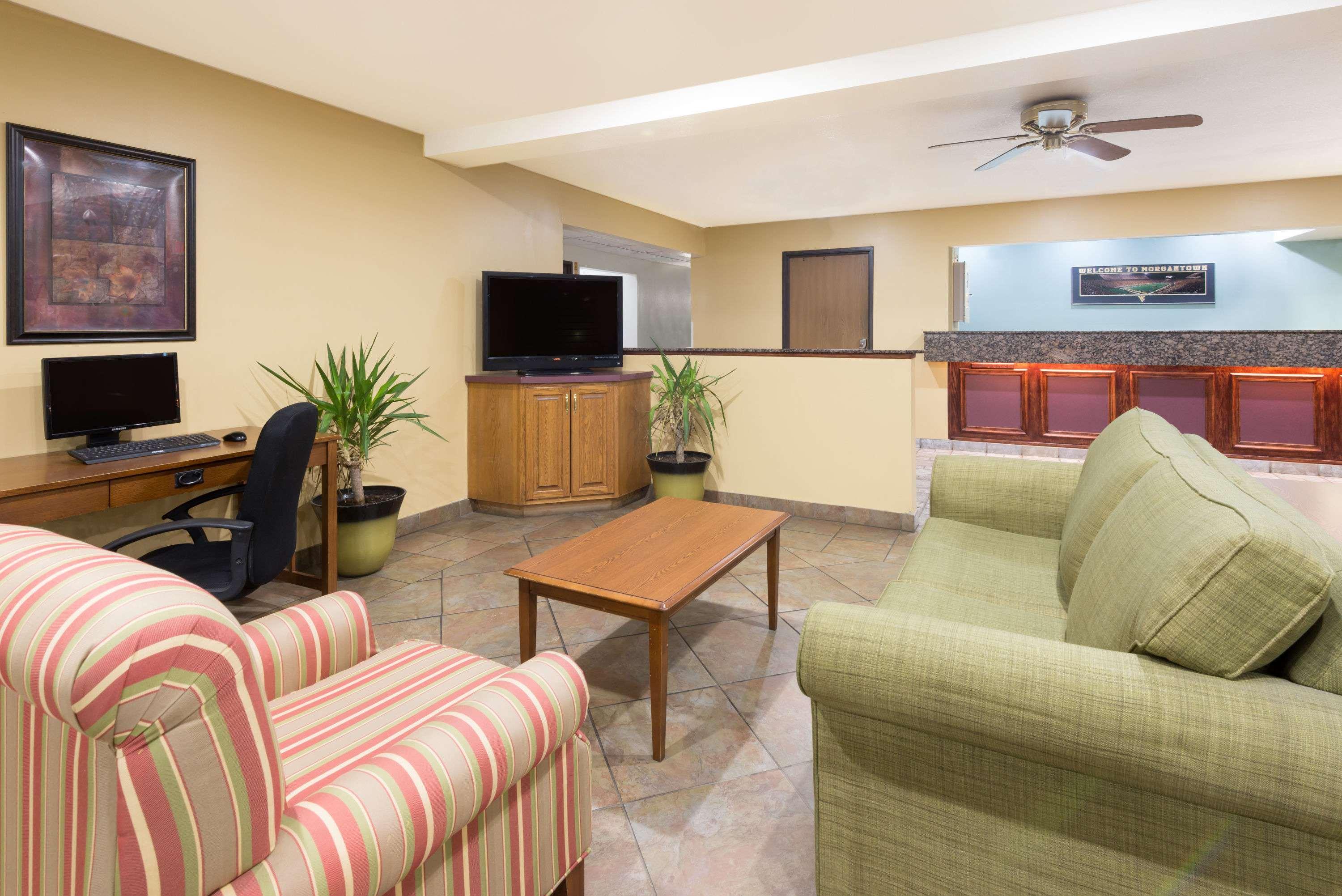 Super 8 By Wyndham Morgantown 9/16