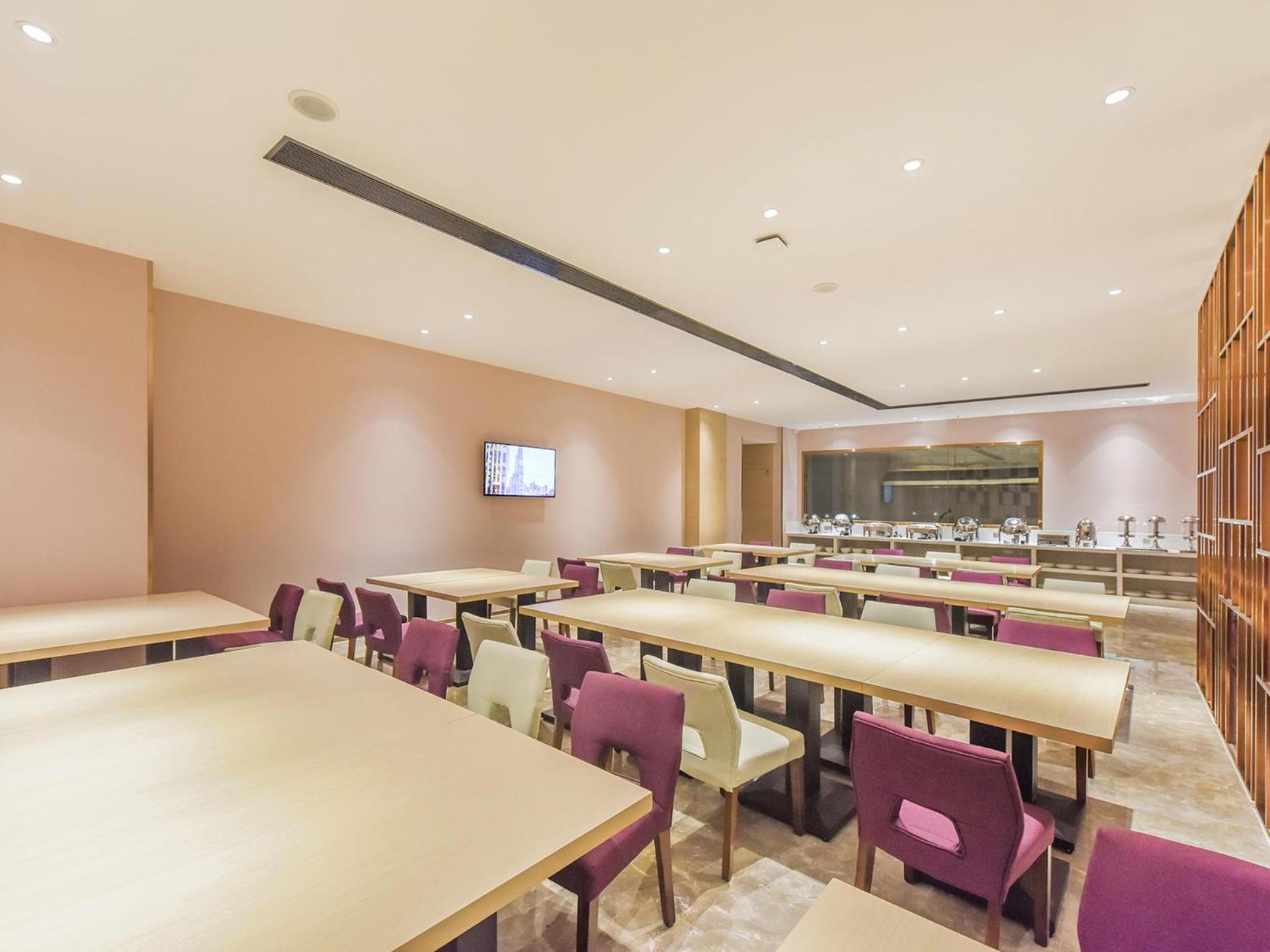 Lavande Hotel (Chongqing Nanping Pedestrian Street, Gongmao Metro Station) 50/53