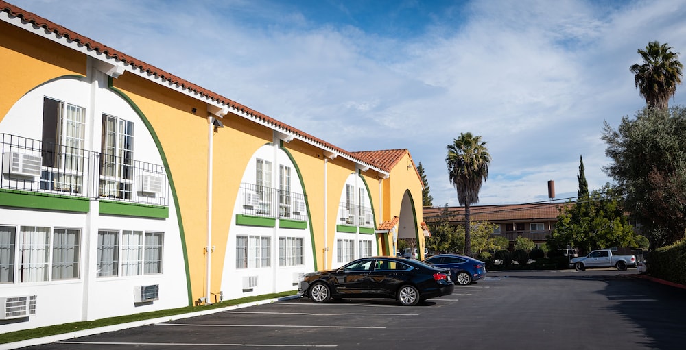 Granada Inn 3/67