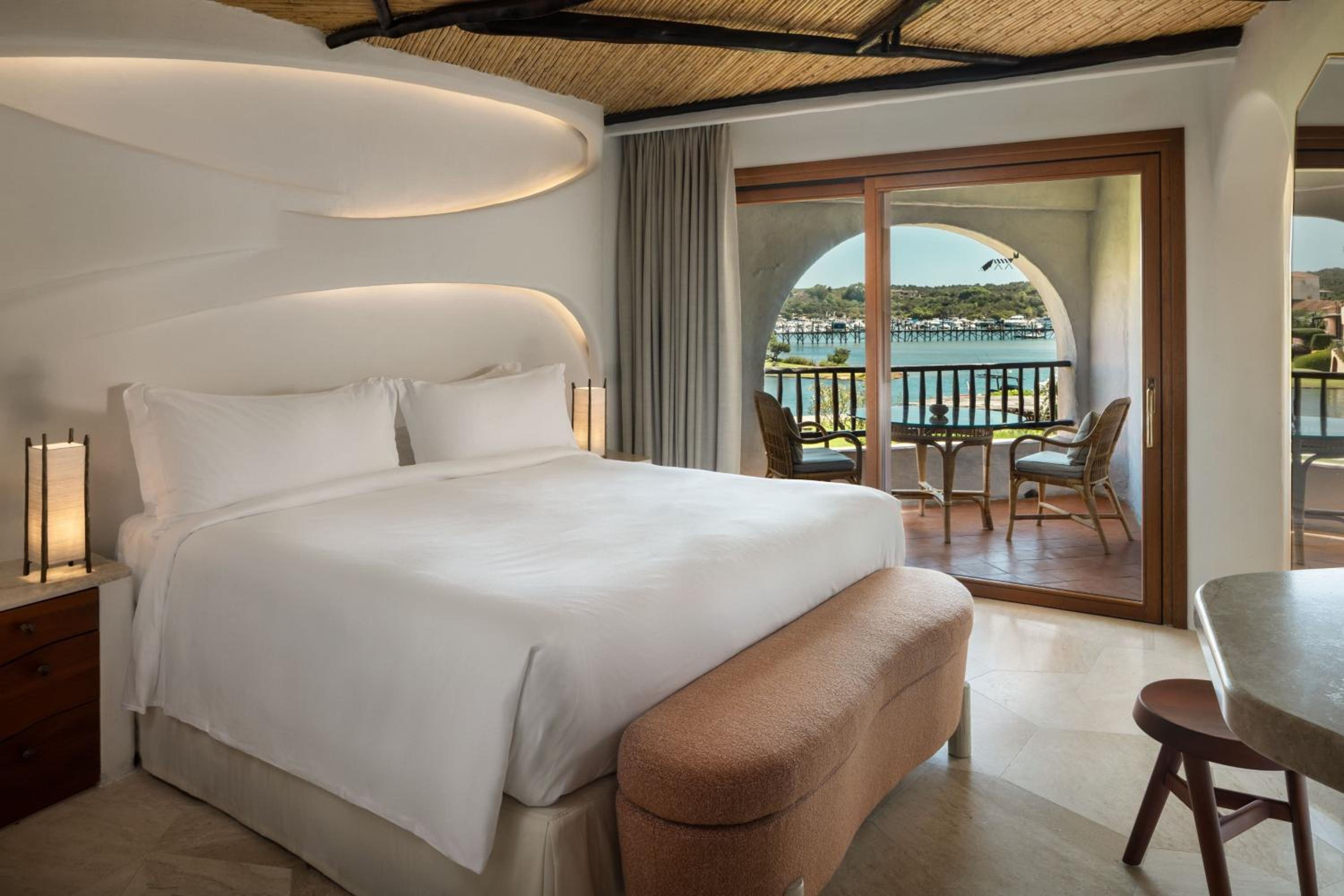 Contemporary, Luxury, Suite, King Bed, Sea View, Balcony