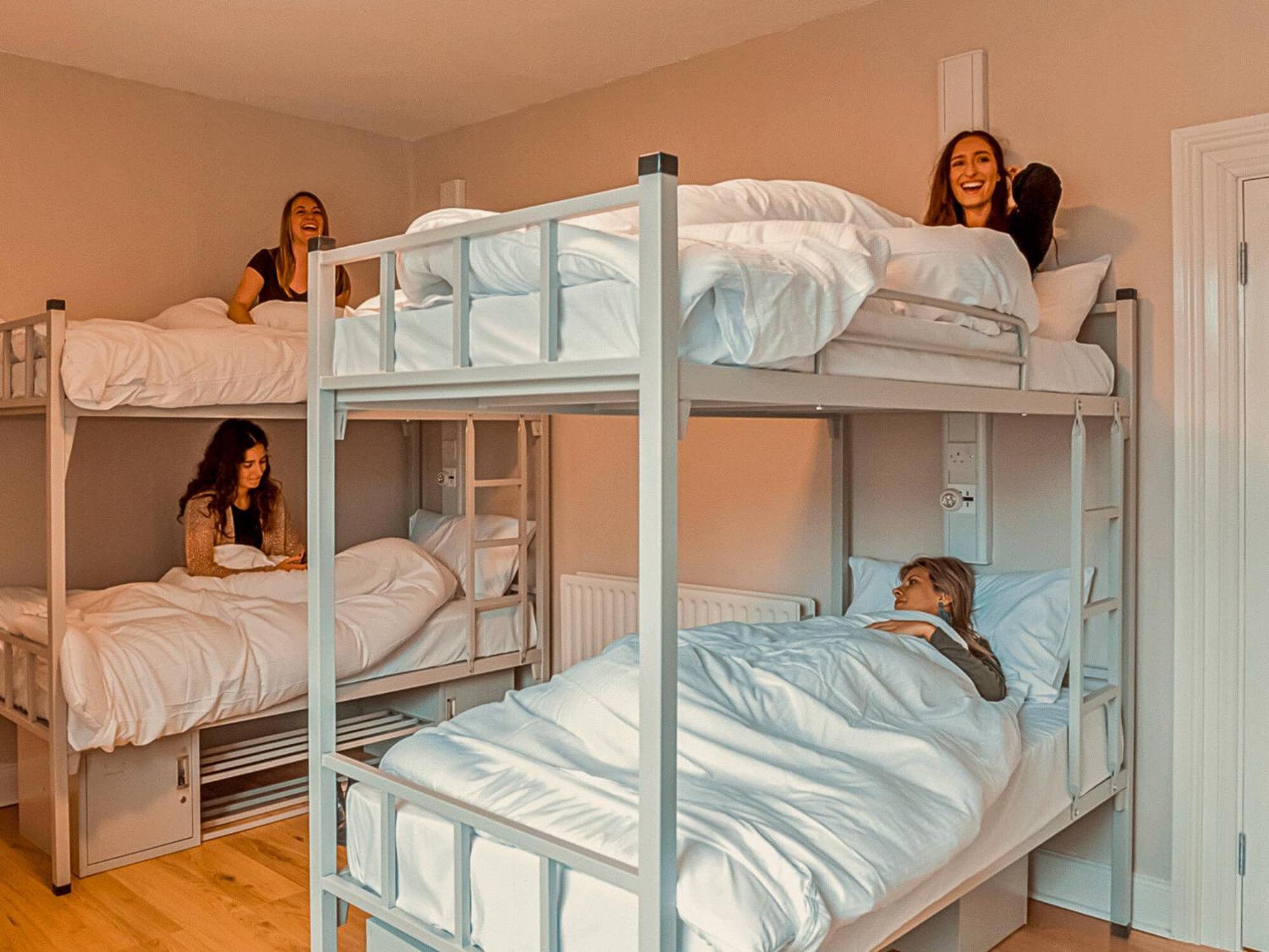Mixed Dorm, 4 Beds, Shared Bathroom, Gardiner House Hostel 2/5