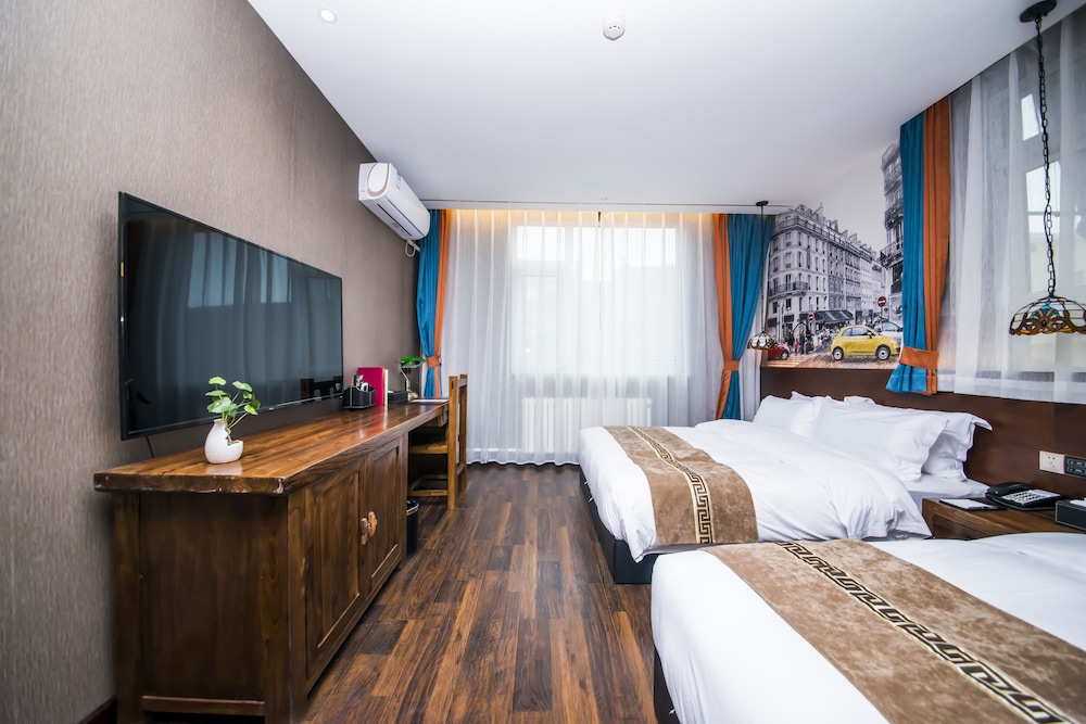 M G Hotel 7/58
