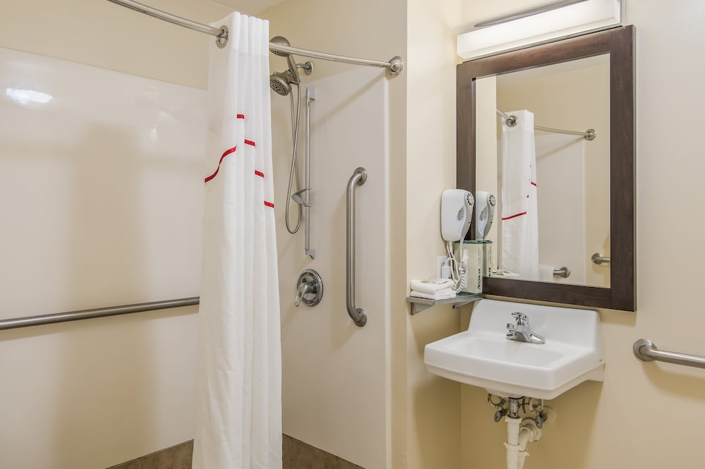 Red Roof Inn & Suites Pensacola East - Milton 12/39